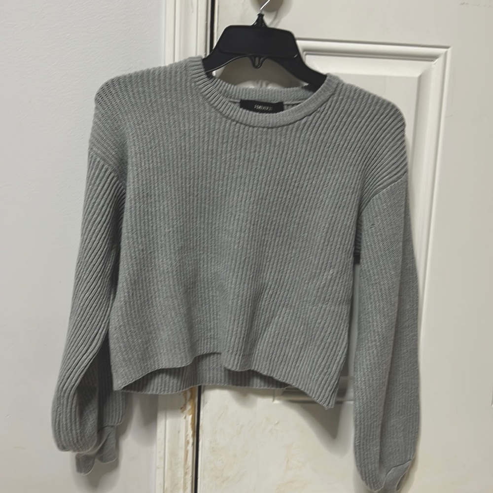 Grey cropped long sleeve sweater